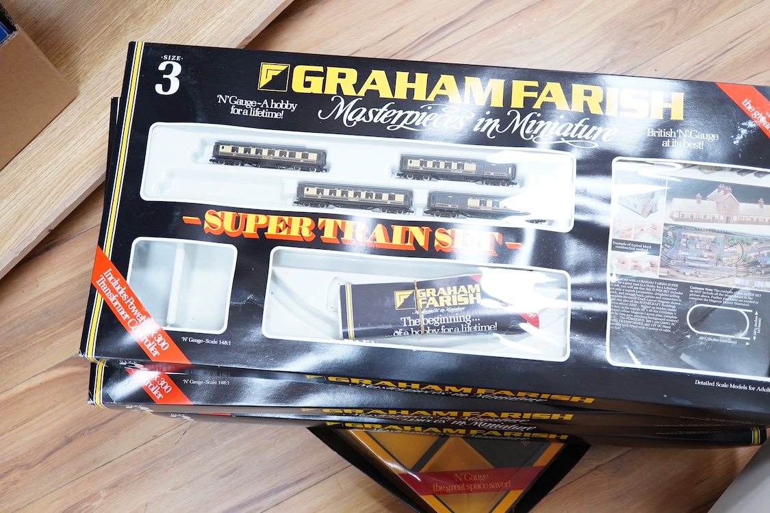 Five boxed Graham Farish N gauge railway train sets; two No.8527 Passenger Sets - ‘Capitals Limited’, two No.8526 Passenger Sets - ‘Bournemouth Belle’, and a Starter Set No.8540, all incomplete, missing track and accesso